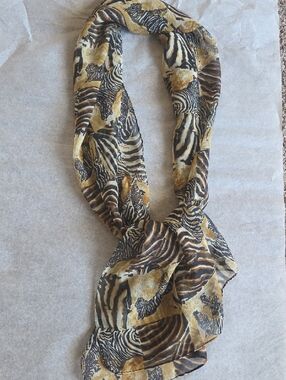 💞 Beautiful lightweight polyester scarf💞